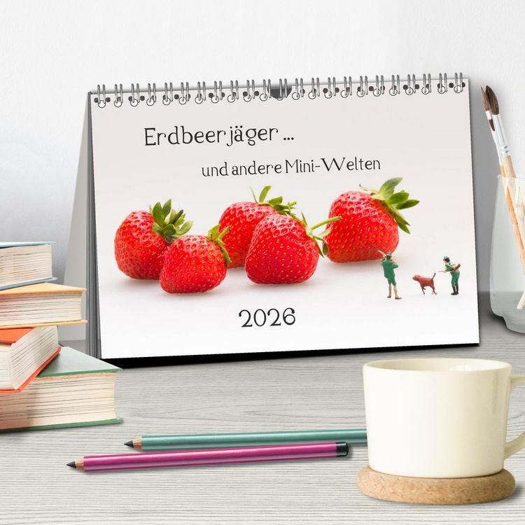 Produktbild: Erdbeerj&auml;ger ... und andere Mini-Welten (Tischkalender 2026 DIN A5 quer), CALVENDO Monatskalender