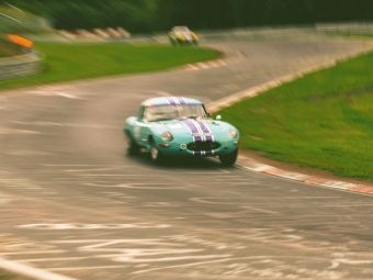 Produktbild: CALVENDO Puzzle Jaguar E-Type Racing | 1000 Teile Lege-Gr&ouml;&szlig;e 64x48cm Foto-Puzzle f&uuml;r gl&uuml;ckliche Stunden
