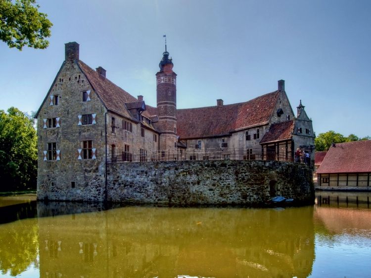 Produktbild: CALVENDO Puzzle L&uuml;dinghausen - Burg Vischering | 1000 Teile Lege-Gr&ouml;&szlig;e 64x48cm Foto-Puzzle f&uuml;r gl&uuml;ckliche Stunden