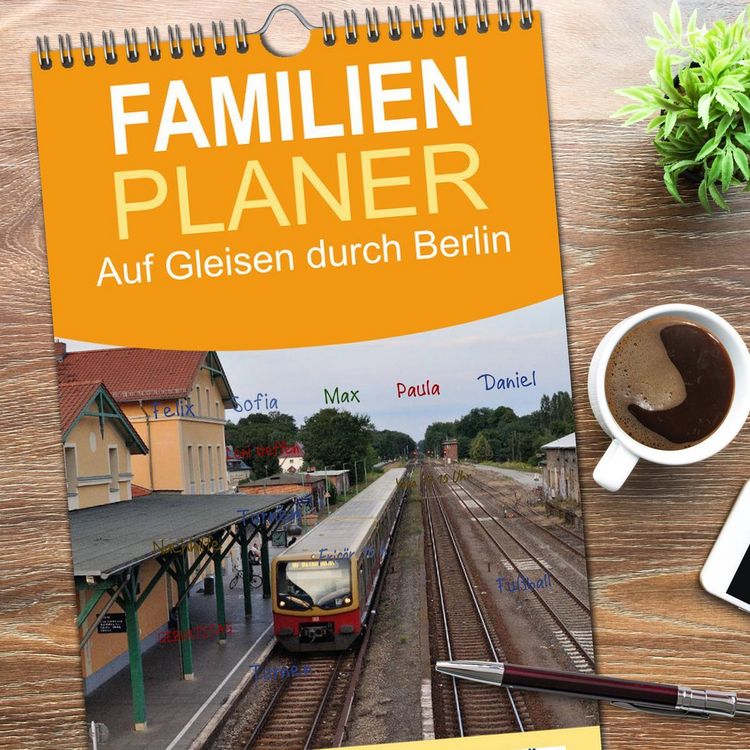 Produktbild: Familienplaner 2026 - Auf Gleisen durch Berlin mit 5 Spalten (Wandkalender, 21 x 45 cm) CALVENDO
