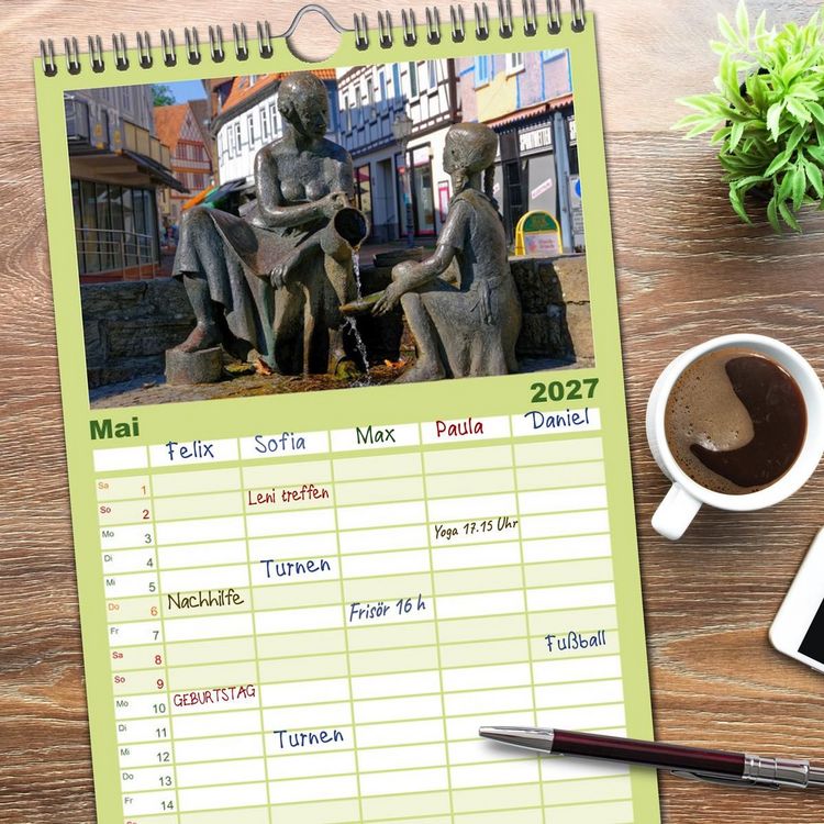 Produktbild: Familienplaner 2027 - Hofgeismar - Dornr&ouml;schenstadt und Fachwerkh&auml;user mit 5 Spalten (Wandkalender, 21 x 45 cm) CALVENDO
