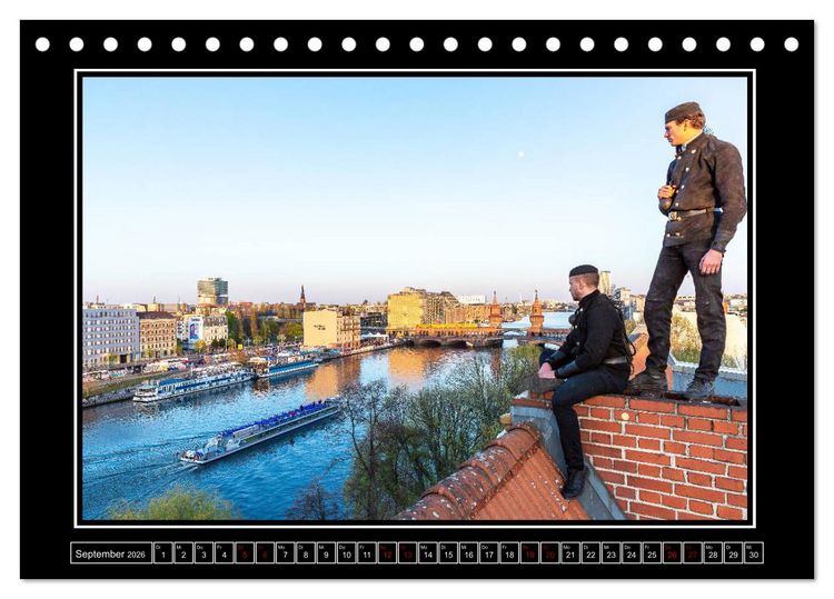 Produktbild: Schornsteinfeger &uuml;ber Berlin - Gl&uuml;cksblicke (Tischkalender 2026 DIN A5 quer), CALVENDO Monatskalender