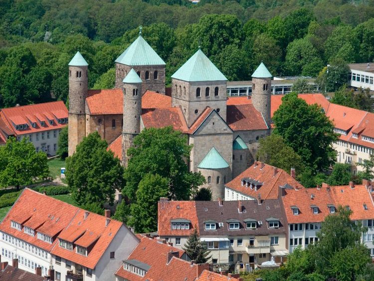 Produktbild: CALVENDO Puzzle Michaeliskirche | 1000 Teile Lege-Gr&ouml;&szlig;e 64x48cm Foto-Puzzle f&uuml;r gl&uuml;ckliche Stunden
