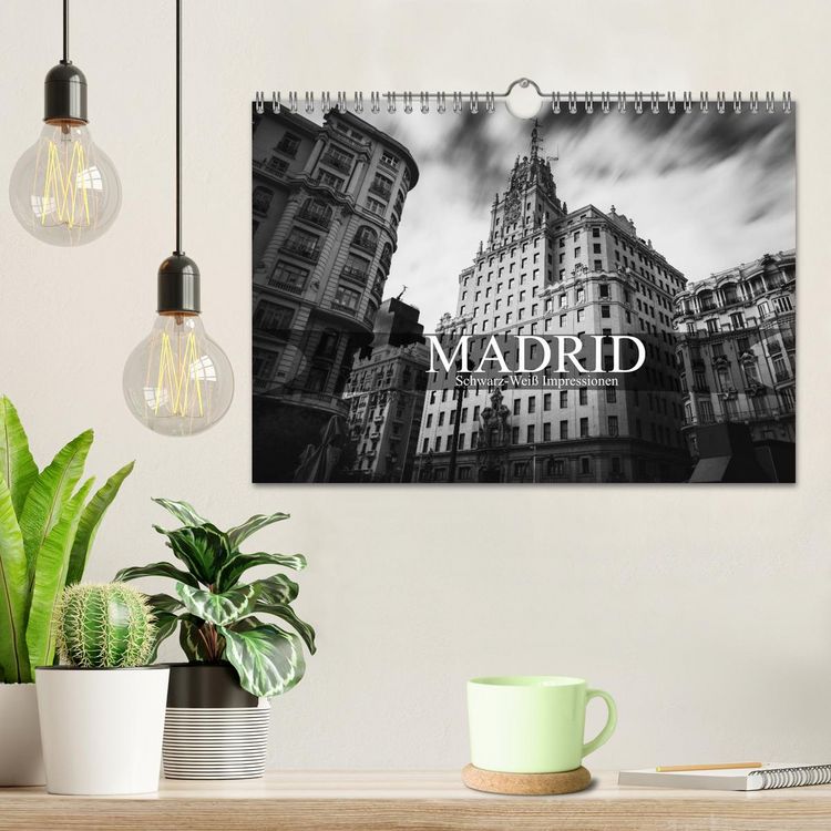 Produktbild: Madrid - Schwarz-Wei&szlig; Impressionen (Wandkalender 2026 DIN A4 quer), CALVENDO Monatskalender