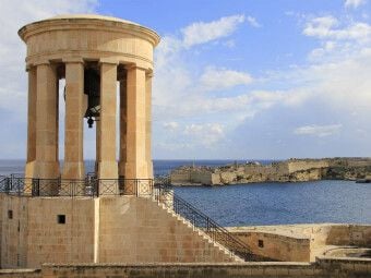 Produktbild: CALVENDO Puzzle Siege Bell War Memorial, Valletta | 1000 Teile Lege-Gr&ouml;&szlig;e 64x48cm Foto-Puzzle f&uuml;r gl&uuml;ckliche Stunden