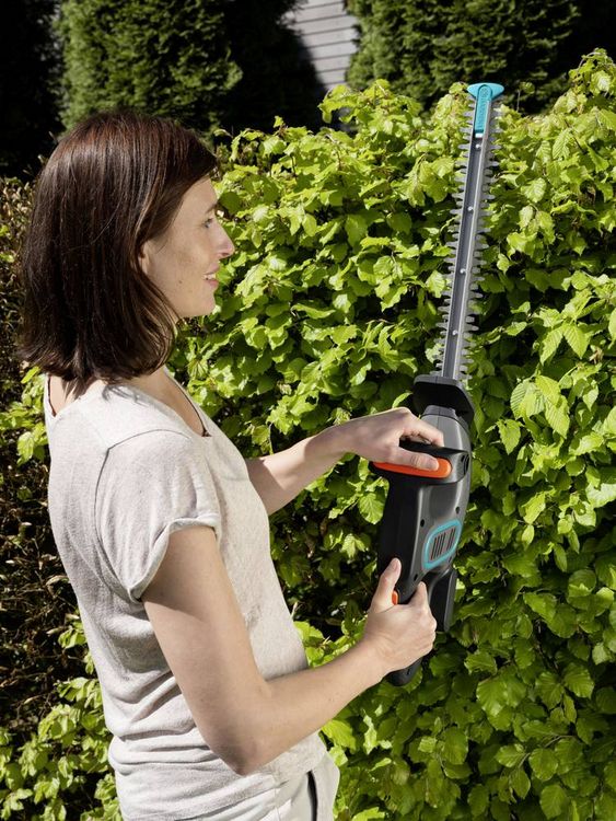 Produktbild: GARDENA EasyCut Li Akku Heckenschere inkl. Akku 14.40 V Li-Ion 400 mm