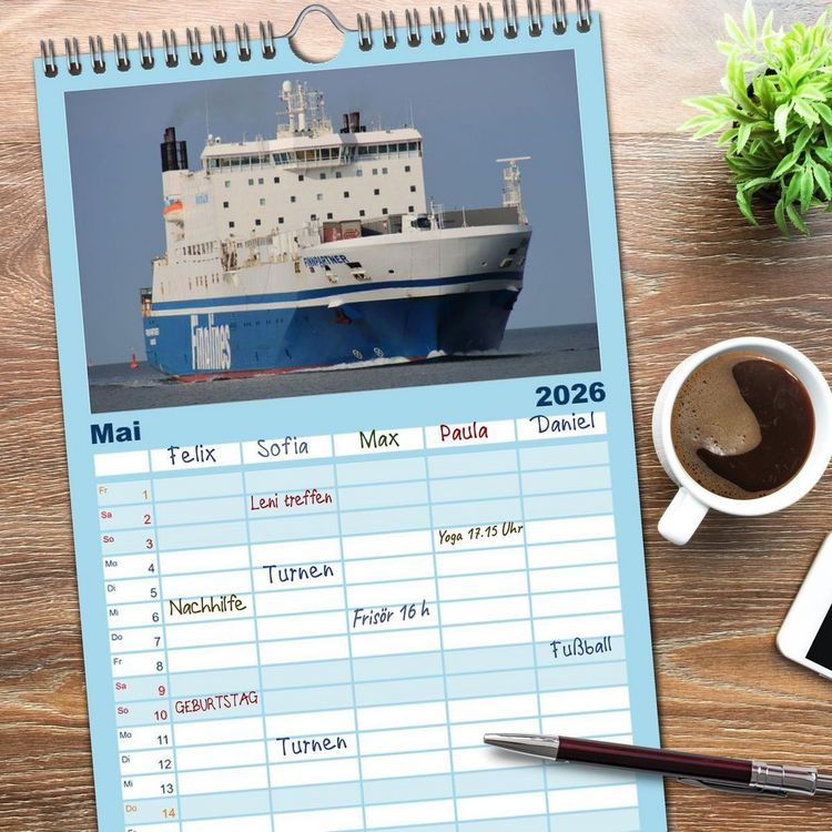Produktbild: Familienplaner 2026 - Shipspotting Travem&uuml;nde mit 5 Spalten (Wandkalender, 21 x 45 cm) CALVENDO