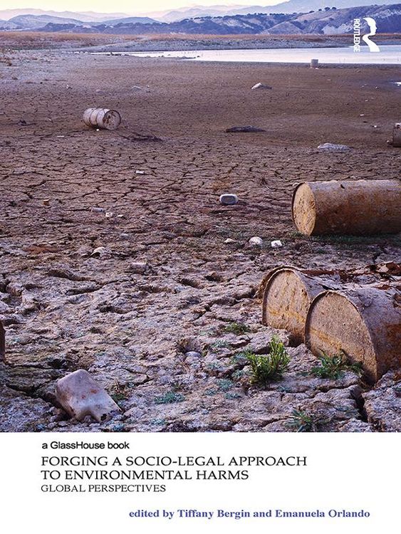 Produktbild: Forging a Socio-Legal Approach to Environmental Harms