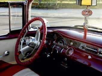 Produktbild: CALVENDO Puzzle Ein Motiv aus dem Kalender "Auto-Legenden PONTIAC" | 1000 Teile Lege-Gr&ouml;&szlig;e 64x48cm Foto-Puzzle f&uuml;r gl&uuml;ckliche Stunden