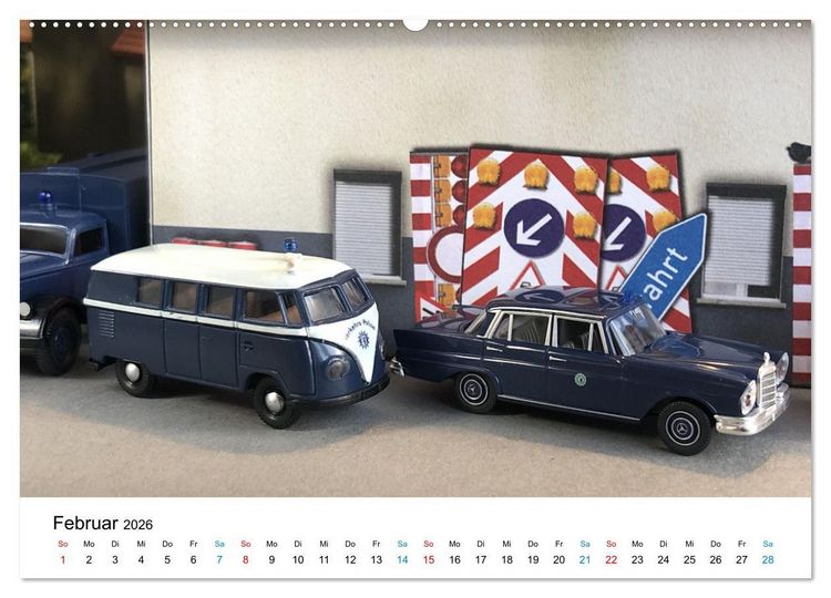 Produktbild: Polizeimodelle im Einsatz (hochwertiger Premium Wandkalender 2026 DIN A2 quer), Kunstdruck in Hochglanz