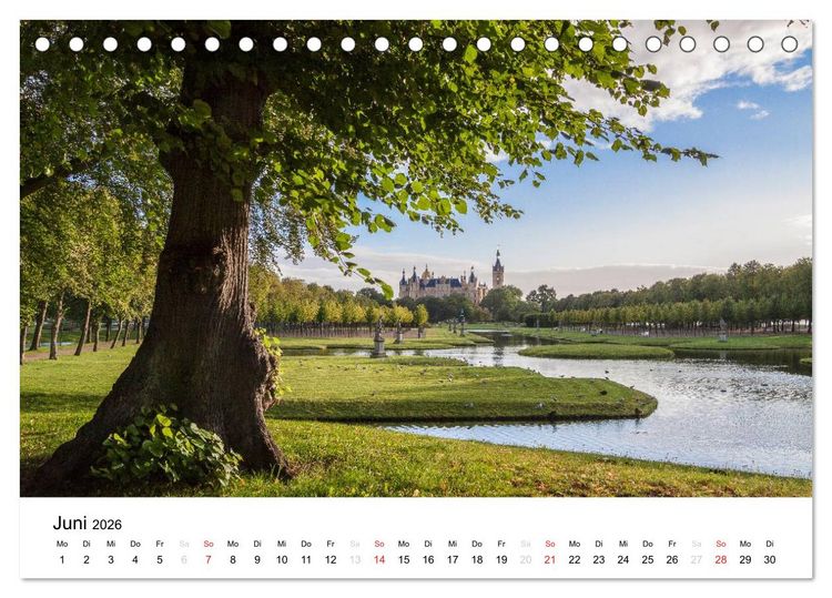 Produktbild: Schweriner M&auml;rchenschloss (Tischkalender 2026 DIN A5 quer), CALVENDO Monatskalender