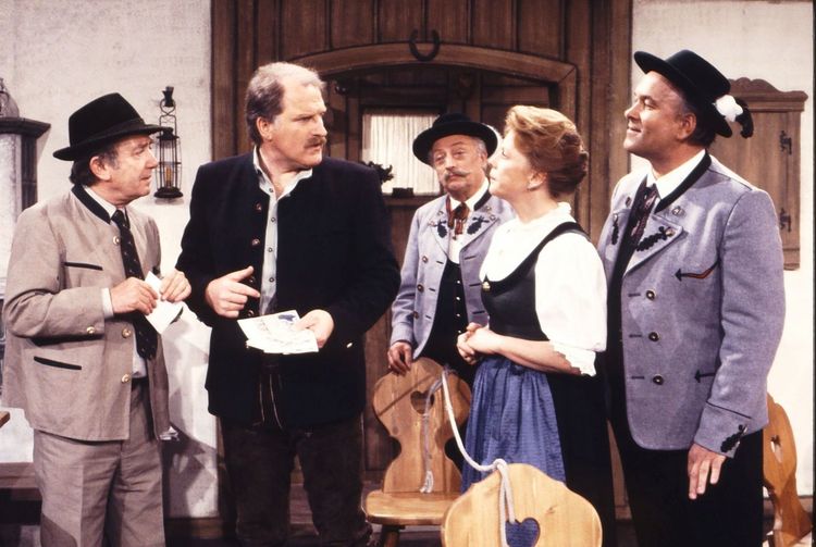Produktbild: Chiemgauer Volkstheater - Die komplette Staffel 1 von 1992 (Fernsehjuwelen) [8 DVDs]
