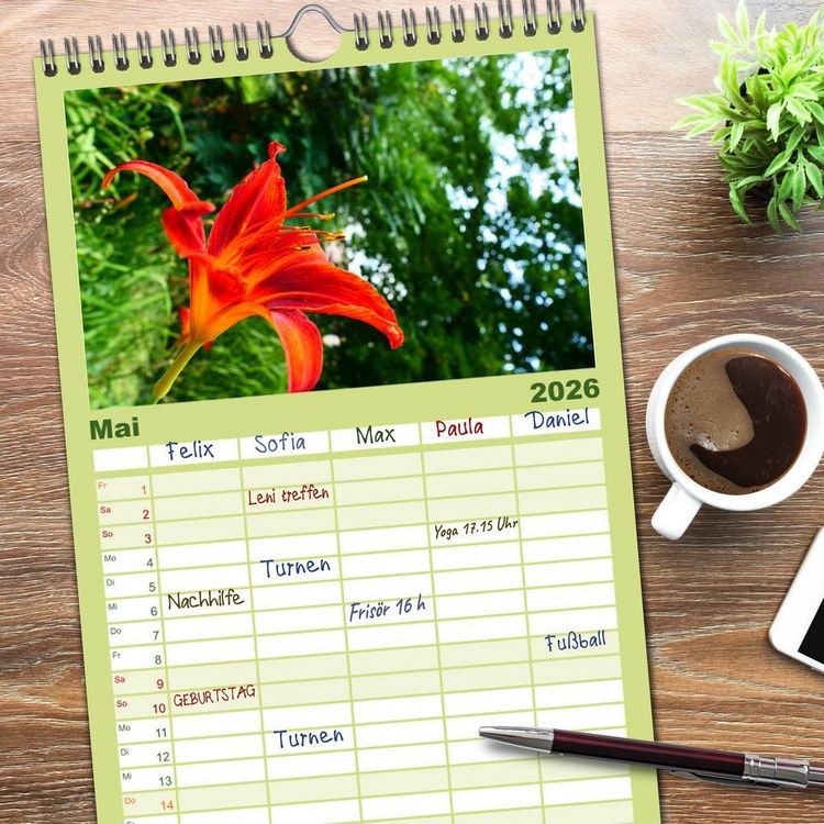 Produktbild: Familienplaner 2026 - Traum Blumen mit 5 Spalten (Wandkalender, 21 x 45 cm) CALVENDO
