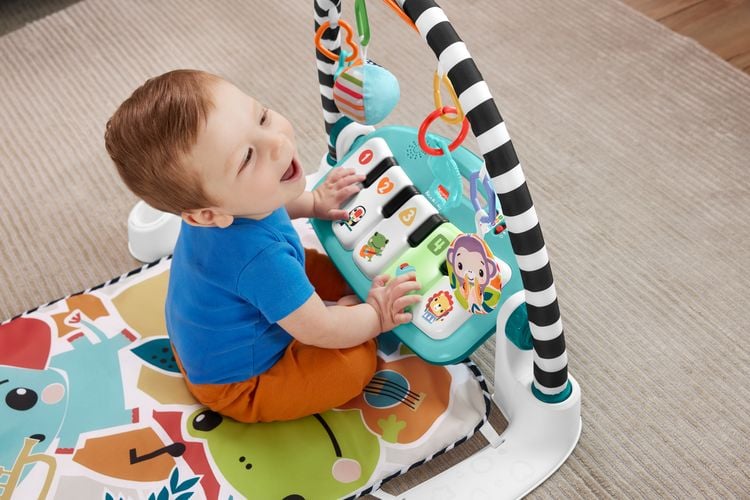 Produktbild: Fisher-Price Kontrast-Spieldecke f&uuml;r Babys, Spielspa&szlig; Piano-Gym, blau, deutsche Version