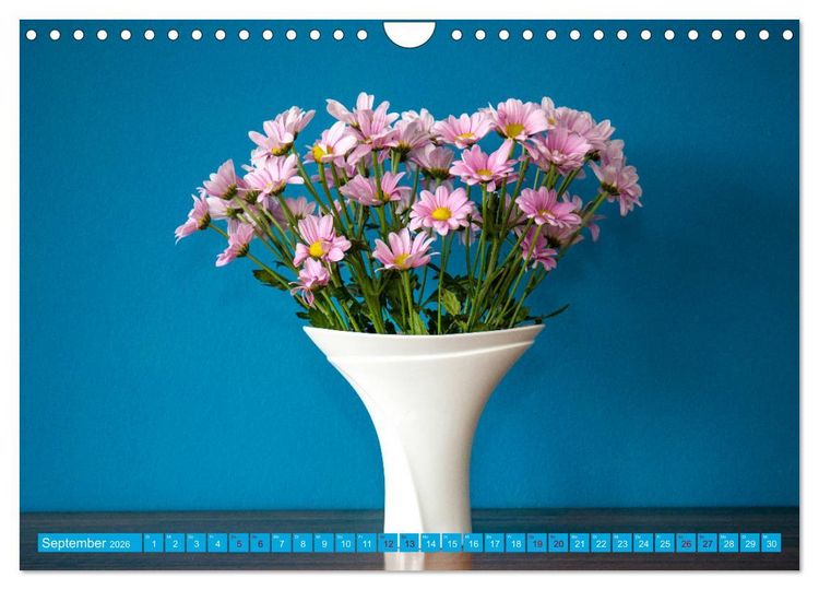 Produktbild: Still Life - Blumen vor der blauen Wand (Wandkalender 2026 DIN A4 quer), CALVENDO Monatskalender