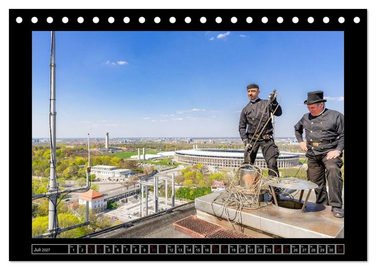 Produktbild: Schornsteinfeger &uuml;ber Berlin - Die Gl&uuml;cksbringer auf den D&auml;chern der Hauptstadt (Tischkalender 2027 DIN A5 quer), CALVENDO Monatskalender
