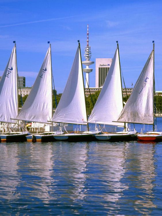 Produktbild: CALVENDO Puzzle Segelboote auf der Binnenalster | 1000 Teile Lege-Gr&ouml;&szlig;e 64x48cm Foto-Puzzle f&uuml;r gl&uuml;ckliche Stunden