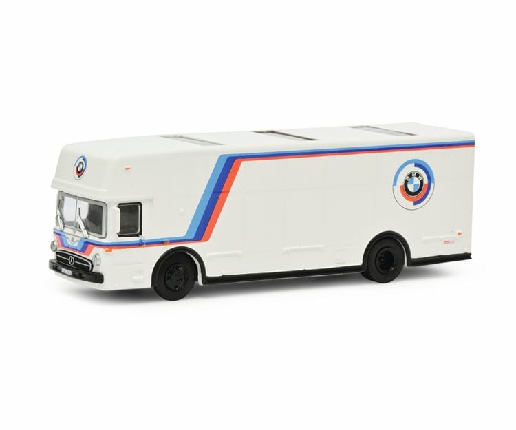 Produktbild: Schuco 452668100 H0 LKW Modell Mercedes Benz Renntransporter BMW