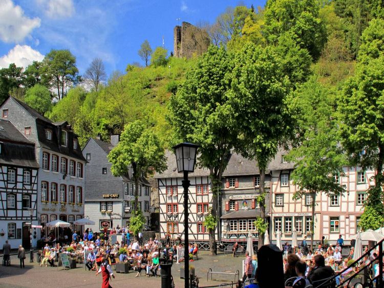 Produktbild: CALVENDO Puzzle Marktplatz in Monschau | 1000 Teile Lege-Gr&ouml;&szlig;e 64x48cm Foto-Puzzle f&uuml;r gl&uuml;ckliche Stunden