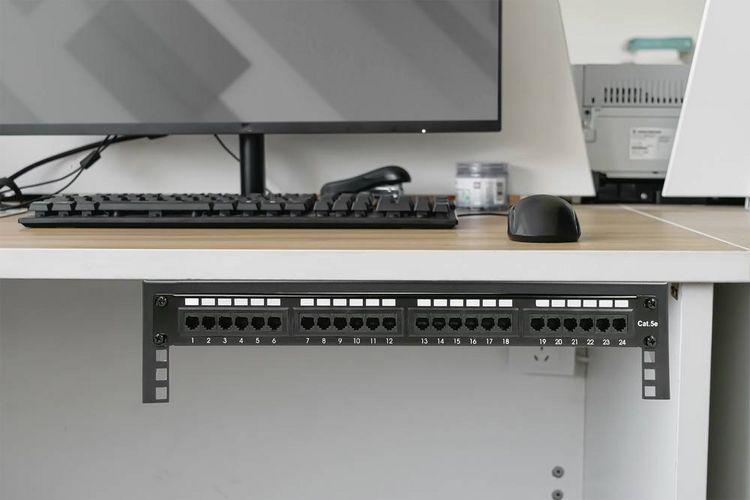 Produktbild: Digitus DN-48003 19 Zoll Equipment-Wandhalterung 2 HE Geeignet f&uuml;r Schranktiefe: ab 300 mm Schwarz (RAL 9005) 19 Zoll