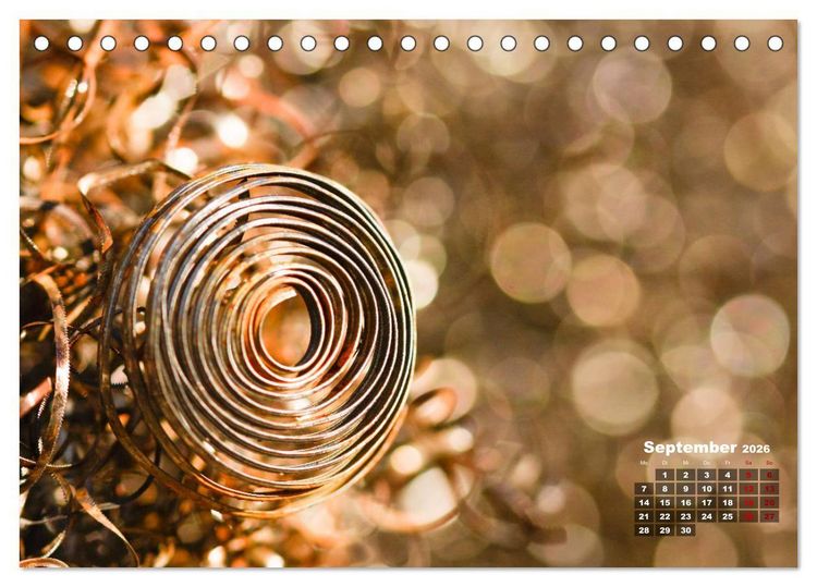 Produktbild: Metall - Schrott kunstvoll in Szene gesetzt (Tischkalender 2026 DIN A5 quer), CALVENDO Monatskalender