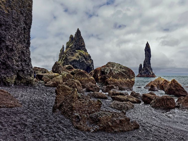 Produktbild: CALVENDO Puzzle Reynisdrangar | 1000 Teile Lege-Gr&ouml;&szlig;e 64x48cm Foto-Puzzle f&uuml;r gl&uuml;ckliche Stunden