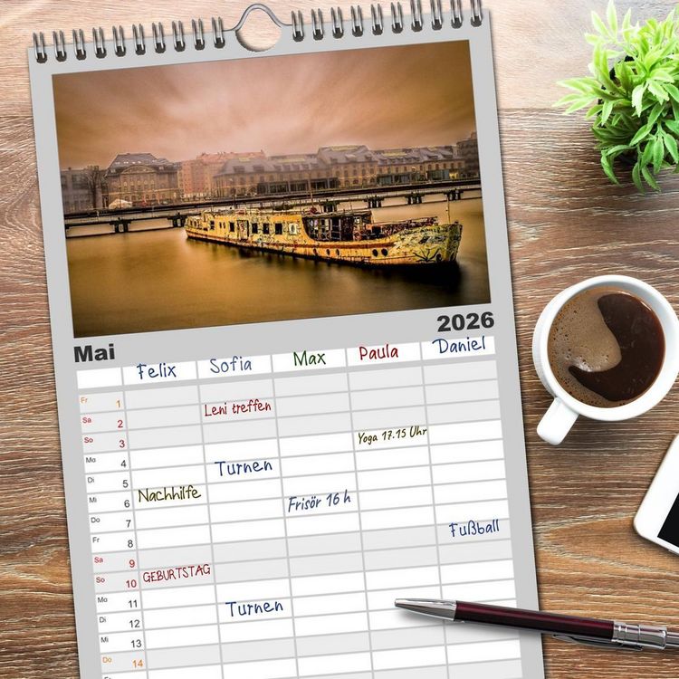 Produktbild: Familienplaner 2026 - berlin specials mit 5 Spalten (Wandkalender, 21 x 45 cm) CALVENDO