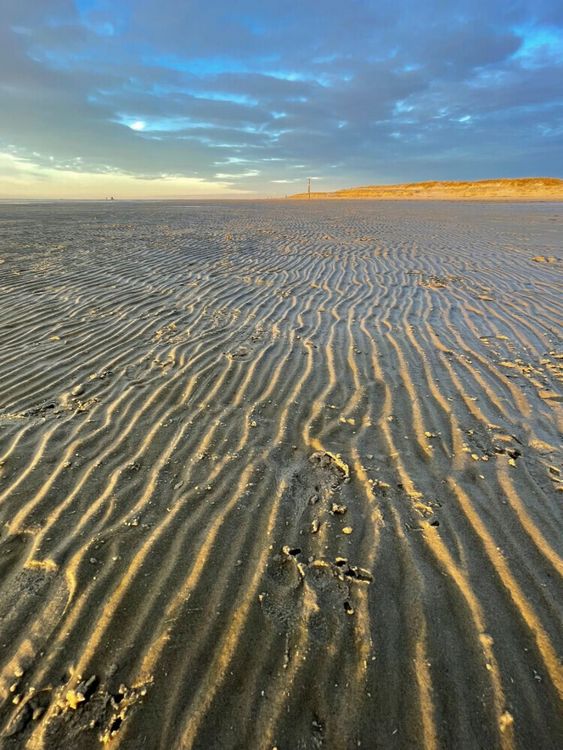 Produktbild: CALVENDO Puzzle Kleine Wasserkan&auml;le im Abendlicht am Ordinger Strand | 1000 Teile Lege-Gr&ouml;&szlig;e 64x48cm Foto-Puzzle f&uuml;r gl&uuml;ckliche Stunden