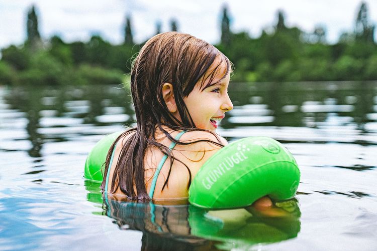 Produktbild: Gr&uuml;nfl&uuml;gel Schwimmfl&uuml;gel aus BIO TPU (rund) - 11-30kg und 1 bis 6 Jahre