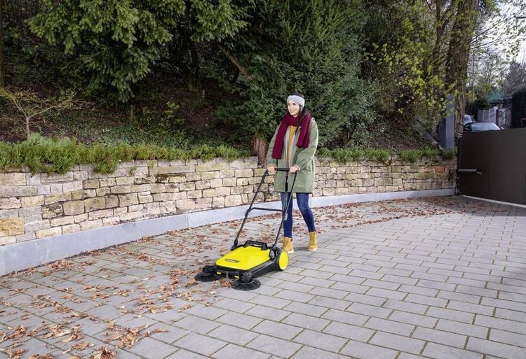 Produktbild: K&auml;rcher Home & Garden S4 Twin Hand Kehrmaschine Arbeitsbreite 680 mm 1 St.