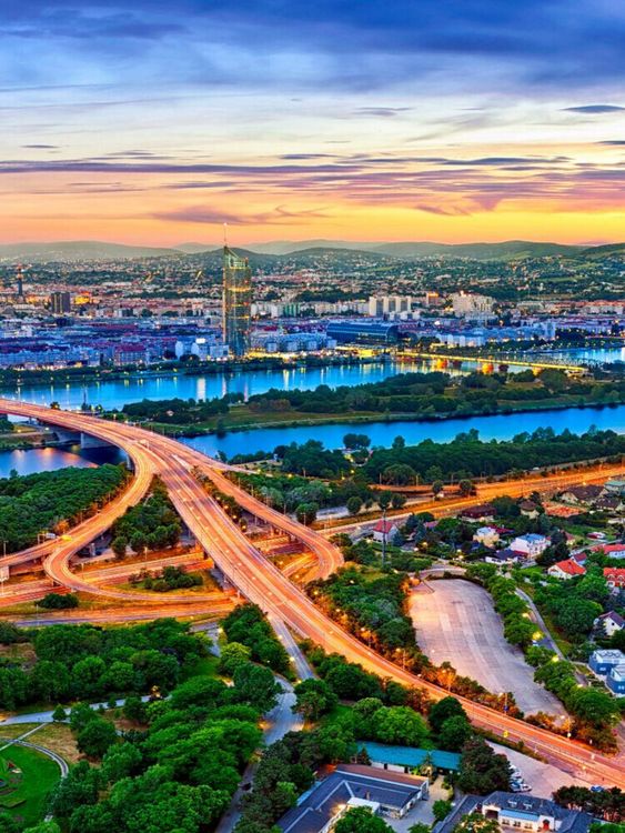 Produktbild: CALVENDO Puzzle Die Stadt Wien an der sch&ouml;nen blauen Donau | 1000 Teile Lege-Gr&ouml;&szlig;e 64x48cm Foto-Puzzle f&uuml;r gl&uuml;ckliche Stunden