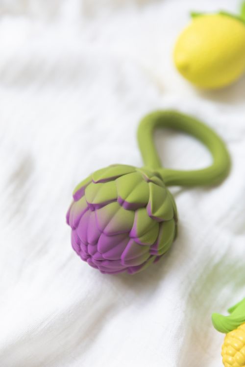 Produktbild: Oli & Carol - Artichoke Rattle Toy