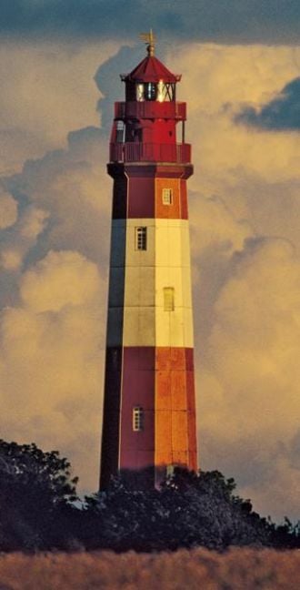 Produktbild: LEUCHTT&Uuml;RME an Nord- und Ostsee. Ein immerw&auml;hrender Geburtstags- und Postkartenkalender