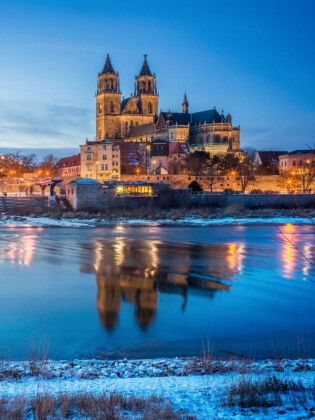 Produktbild: CALVENDO Puzzle Der Magdeburger Dom spiegelt sich in der Elbe | 1000 Teile Lege-Gr&ouml;&szlig;e 64x48cm Foto-Puzzle f&uuml;r gl&uuml;ckliche Stunden