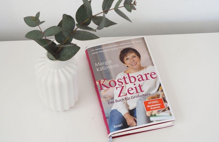 Produktbild: Kostbare Zeit &ndash; Das Buch f&uuml;r Gro&szlig;eltern