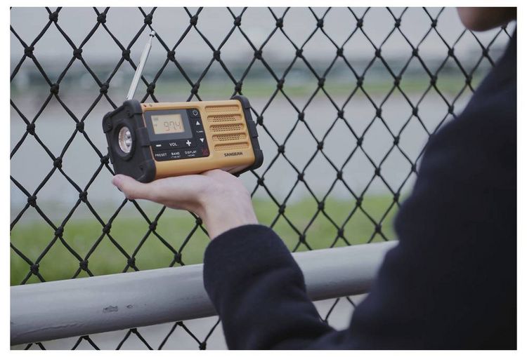 Produktbild: Sangean MMR-88 Outdoorradio UKW, MW Notfallradio Akku-Ladefunktion, Taschenlampe, wiederaufladbar, Solarpanel, Handkurbel Schwarz, Gelb