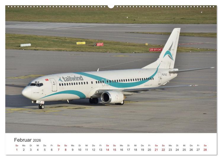 Produktbild: Flugzeugimpressionen auf dem Flughafen (hochwertiger Premium Wandkalender 2026 DIN A2 quer), Kunstdruck in Hochglanz