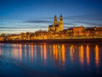 Produktbild: CALVENDO Puzzle Magdeburg und die Elbe bei Nacht | 1000 Teile Lege-Gr&ouml;&szlig;e 64x48cm Foto-Puzzle f&uuml;r gl&uuml;ckliche Stunden