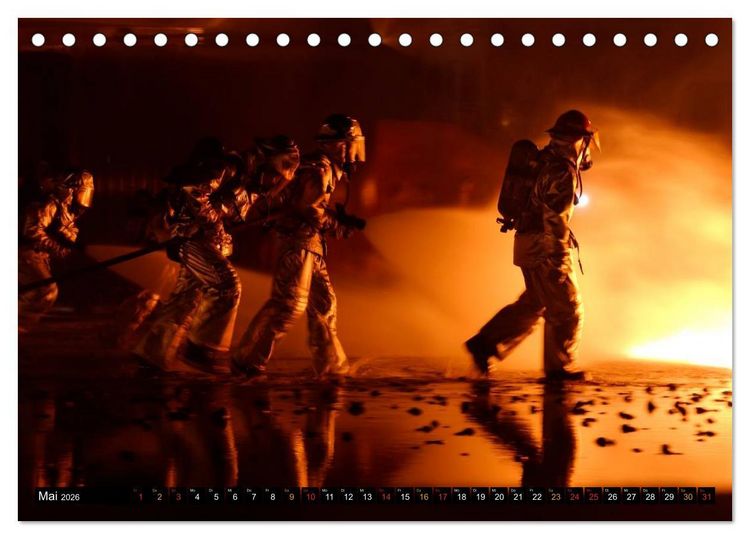 Produktbild: Feuerwehr - Leben mit der Gefahr (Tischkalender 2026 DIN A5 quer), CALVENDO Monatskalender