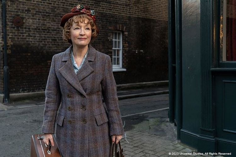 Produktbild: Mrs. Harris und ein Kleid von Dior