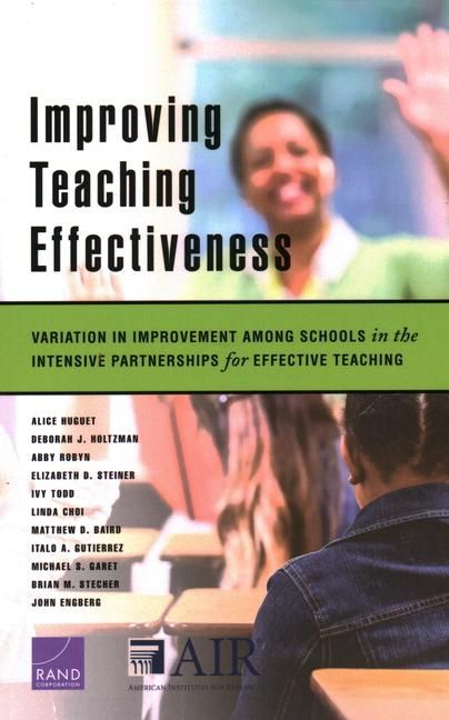 Produktbild: Improving Teaching Effectiveness