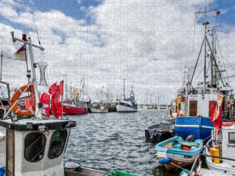 Produktbild: CALVENDO Puzzle Fischereih&auml;fen an der Ostseek&uuml;ste | 1000 Teile Lege-Gr&ouml;&szlig;e 64x48cm Foto-Puzzle f&uuml;r gl&uuml;ckliche Stunden
