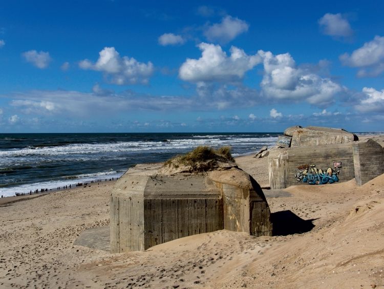 Produktbild: CALVENDO Puzzle Deutsche Bunker am Strand in Kryle | 1000 Teile Lege-Gr&ouml;&szlig;e 64x48cm Foto-Puzzle f&uuml;r gl&uuml;ckliche Stunden
