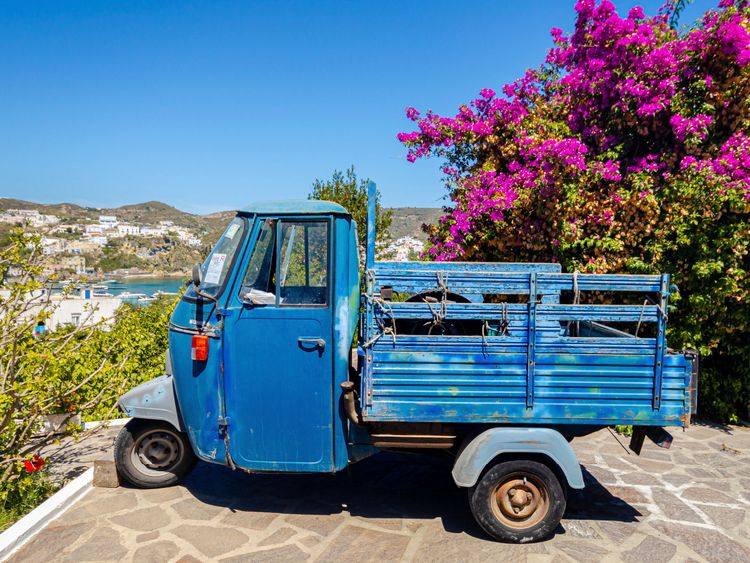 Produktbild: CALVENDO Puzzle Ein charakteristisches ApeCar, der sich mit den Farben der Insel verbindet. | 1000 Teile Lege-Gr&ouml;&szlig;e 64x48cm Foto-Puzzle f&uuml;r gl&uuml;ckliche