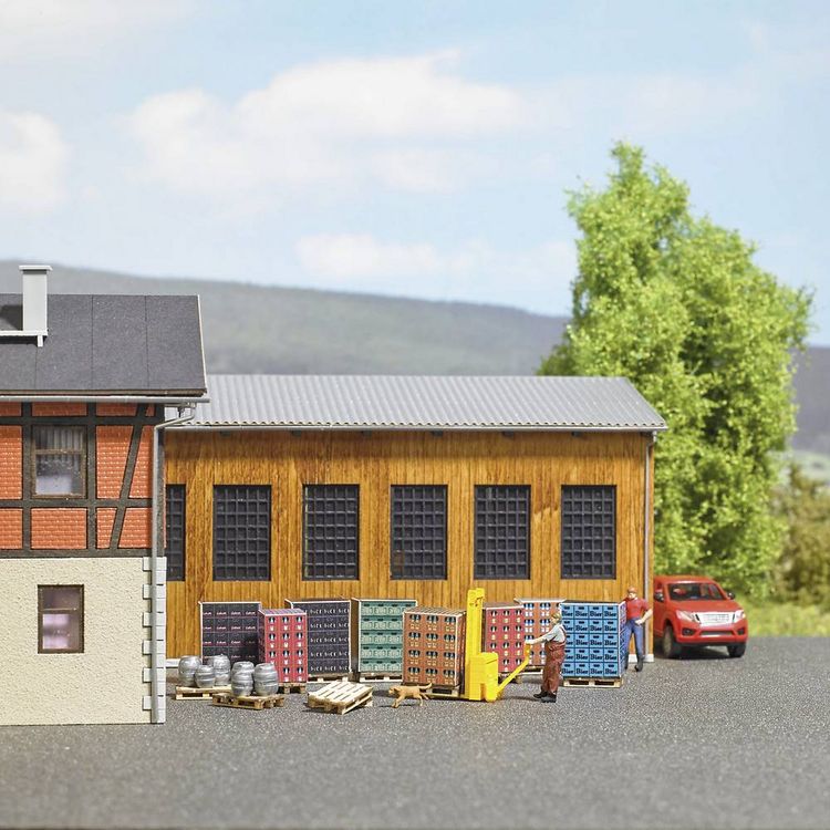 Produktbild: Busch 1814 H0 Paletten mit Getr&auml;nkekisten Bausatz