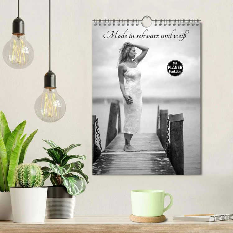 Produktbild: Mode in schwarz und wei&szlig; (Wandkalender 2026 DIN A4 hoch), CALVENDO Monatskalender