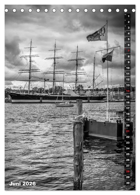 Produktbild: L&Uuml;BECK Monochrome Momente (Tischkalender 2026 DIN A5 hoch), CALVENDO Monatskalender
