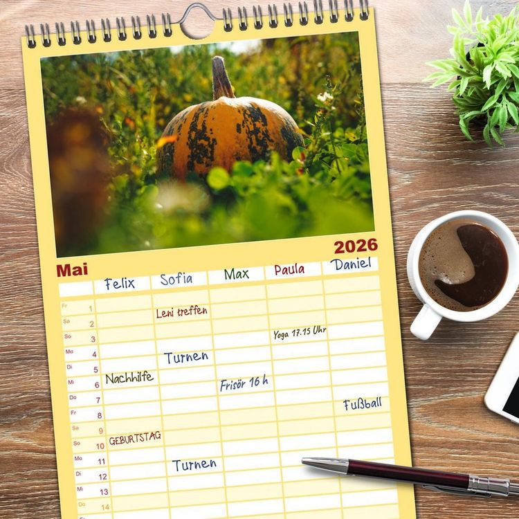 Produktbild: Familienplaner 2026 - K&Uuml;RBIS KALENDER - Die sch&ouml;nsten K&uuml;rbisse des Jahres mit 5 Spalten (Wandkalender, 21 x 45 cm) CALVENDO
