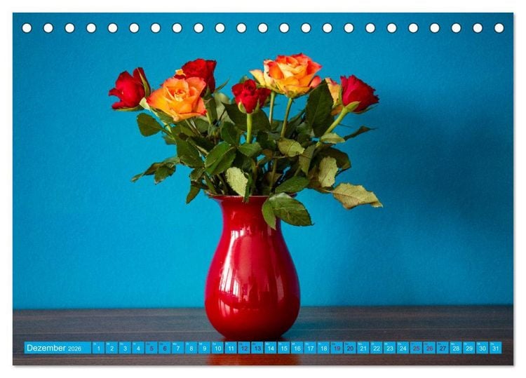 Produktbild: Still Life - Blumen vor der blauen Wand (Tischkalender 2026 DIN A5 quer), CALVENDO Monatskalender