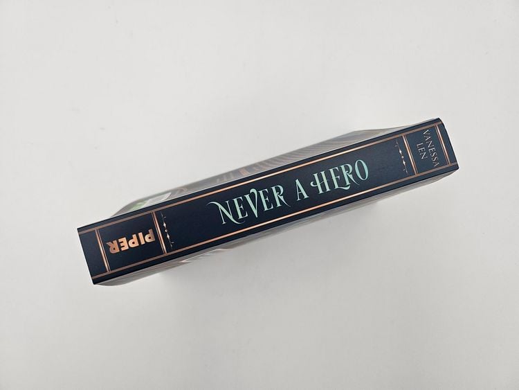 Produktbild: Never a Hero